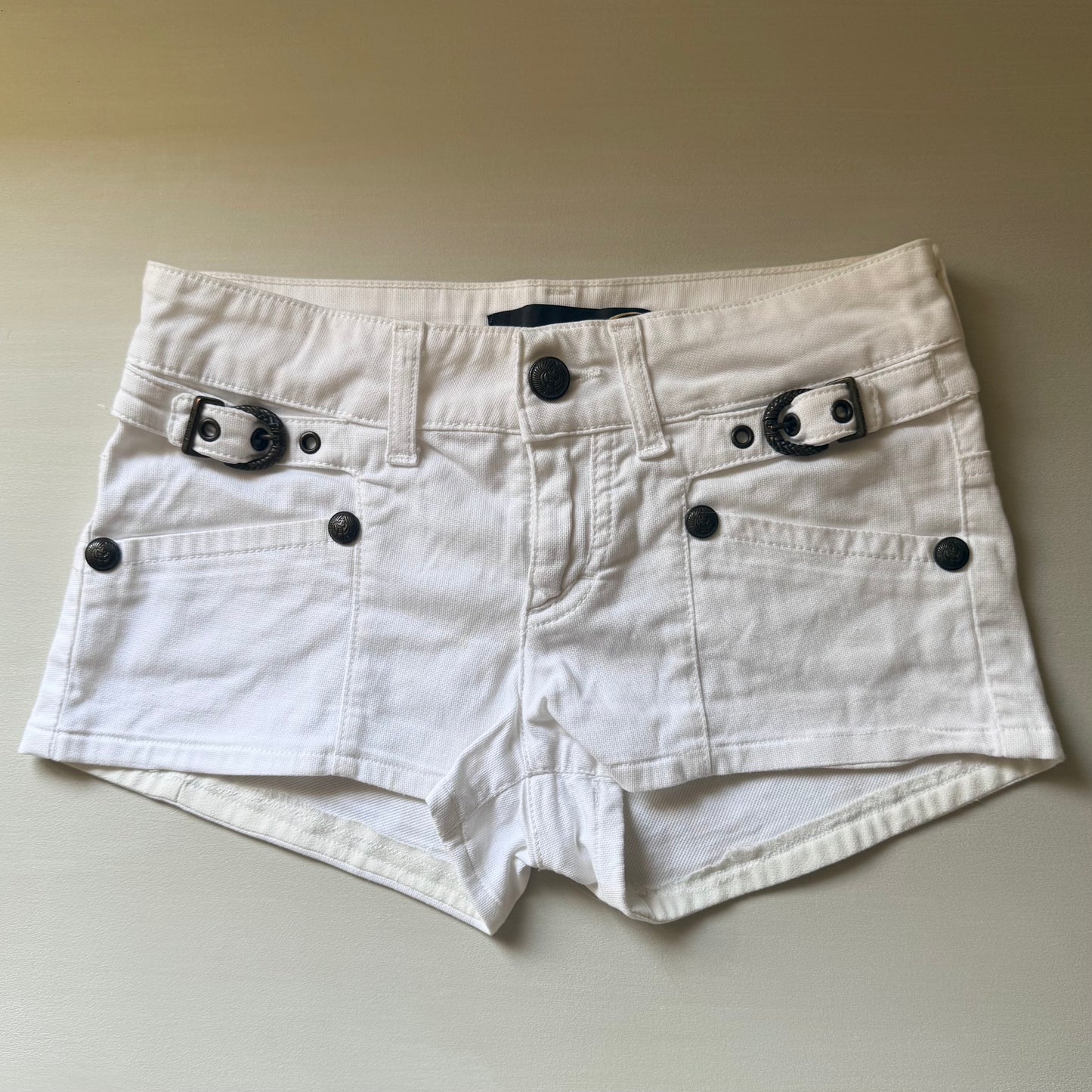 INO Shorts